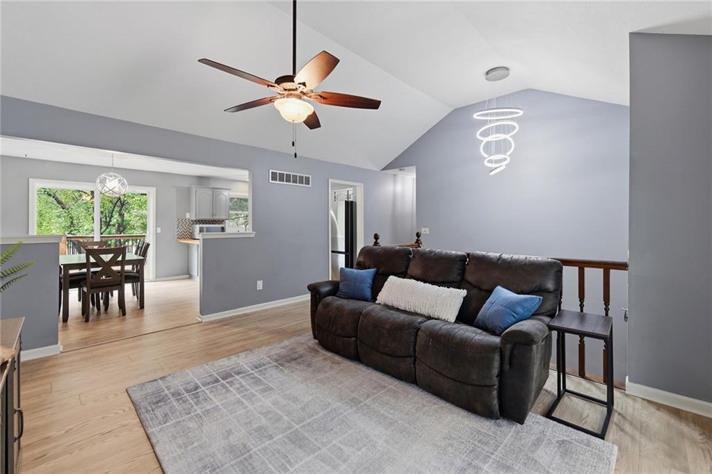 106 S Chambery Drive Property Photo 4