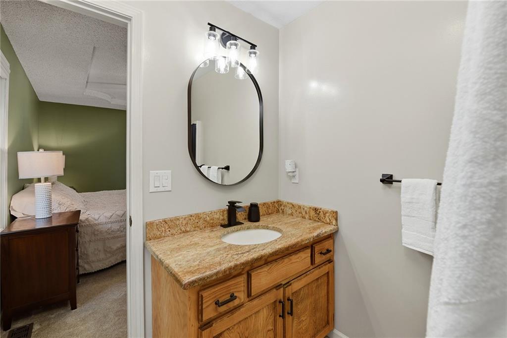 106 S Chambery Drive Property Photo 15