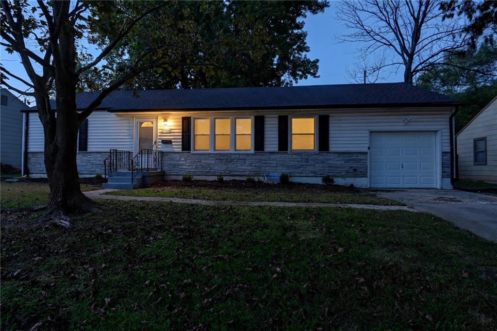 2708 S Glenwood Avenue Property Photo 2