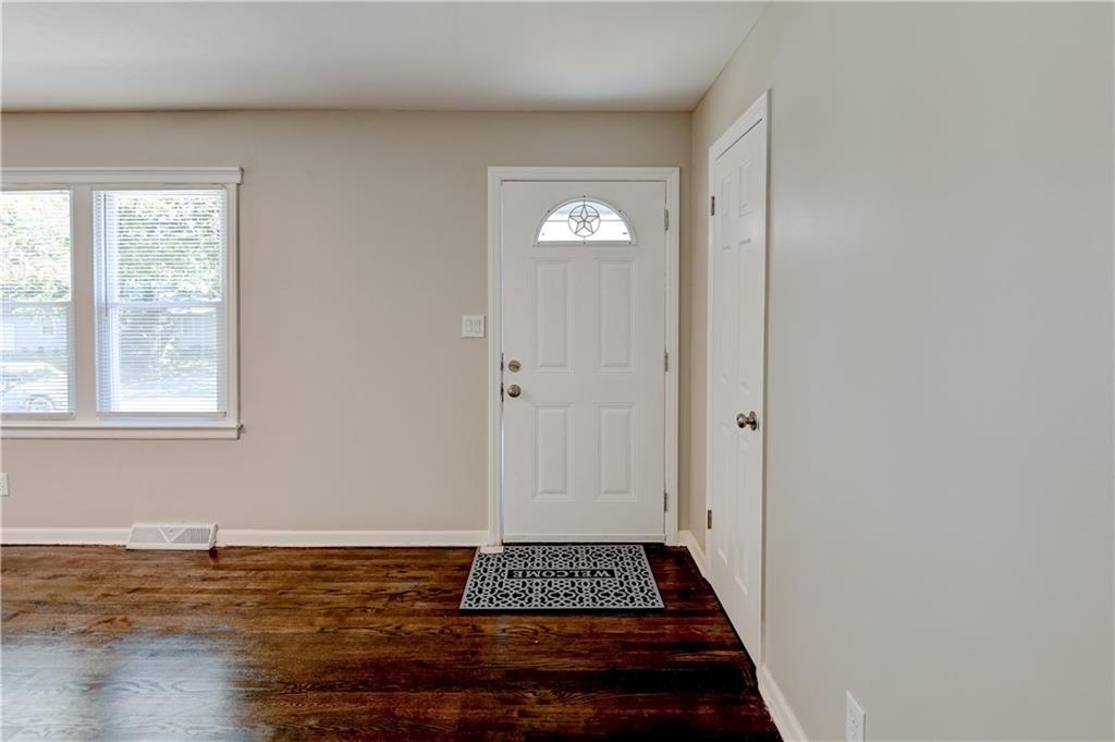 2708 S Glenwood Avenue Property Photo 3