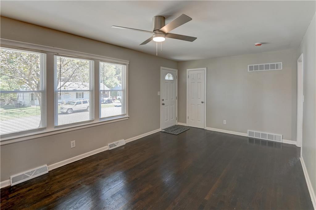 2708 S Glenwood Avenue Property Photo 5