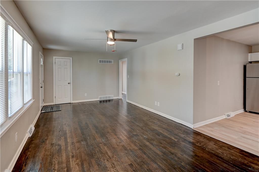 2708 S Glenwood Avenue Property Photo 6