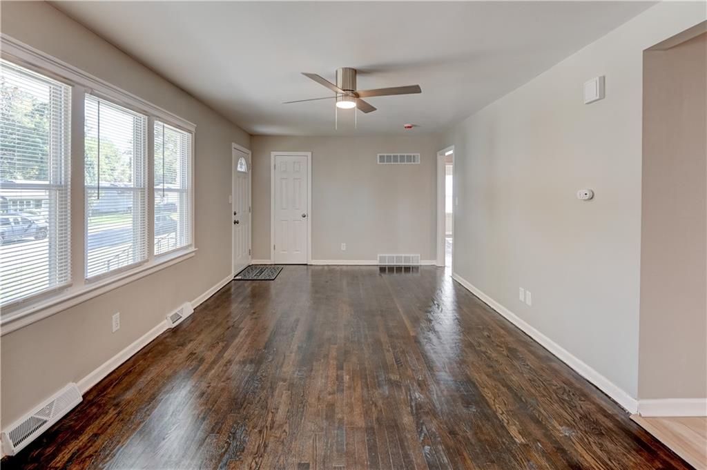 2708 S Glenwood Avenue Property Photo 7