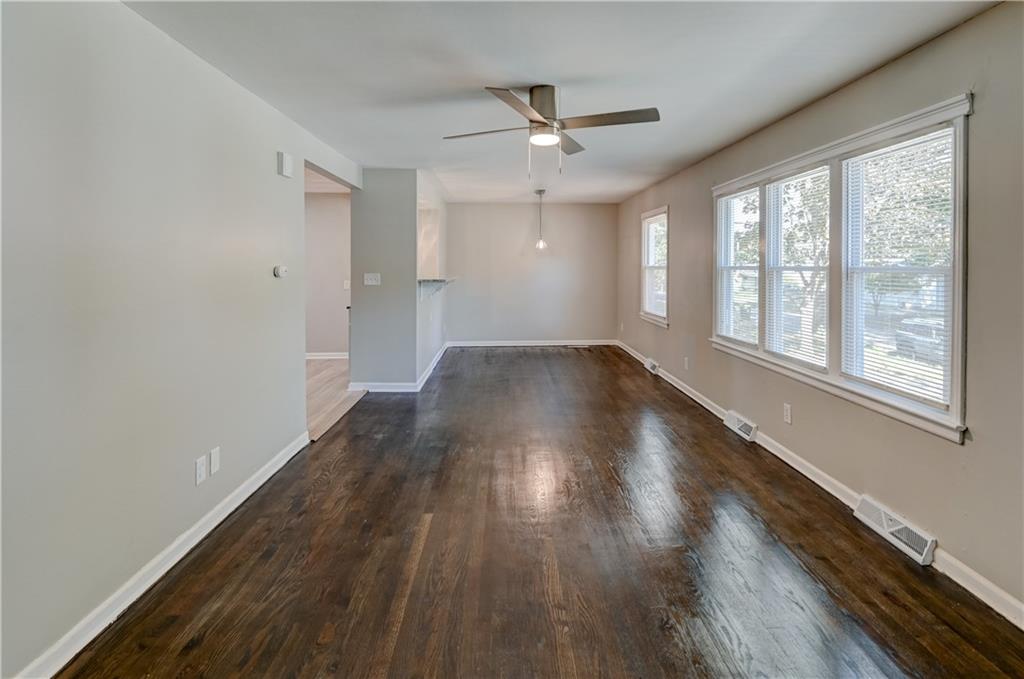 2708 S Glenwood Avenue Property Photo 8
