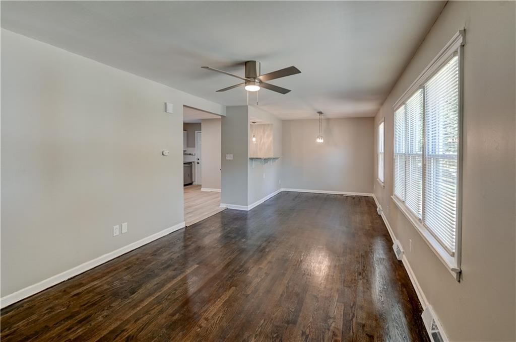 2708 S Glenwood Avenue Property Photo 9