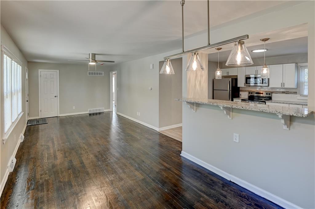 2708 S Glenwood Avenue Property Photo 12