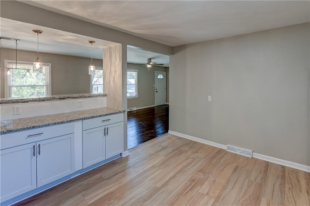 2708 S Glenwood Avenue Property Photo 15