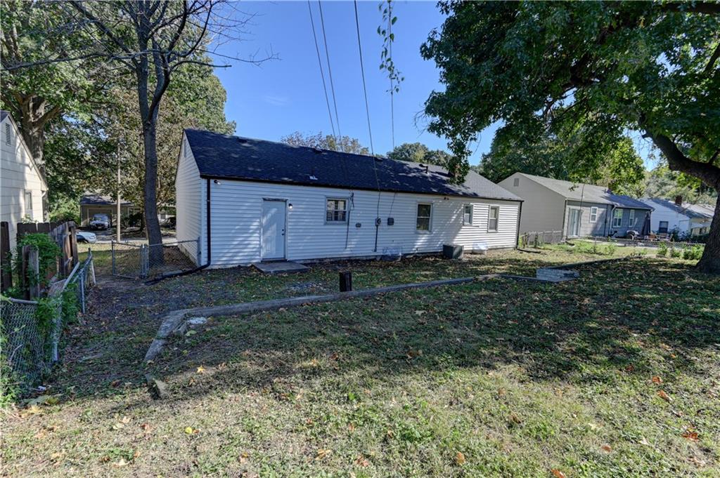 2708 S Glenwood Avenue Property Photo 40