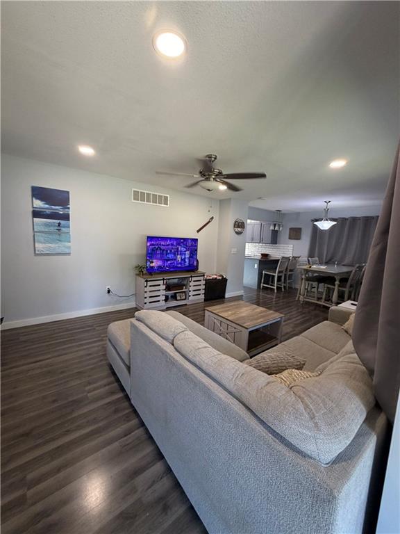 6125 N Denver Avenue Property Photo 10
