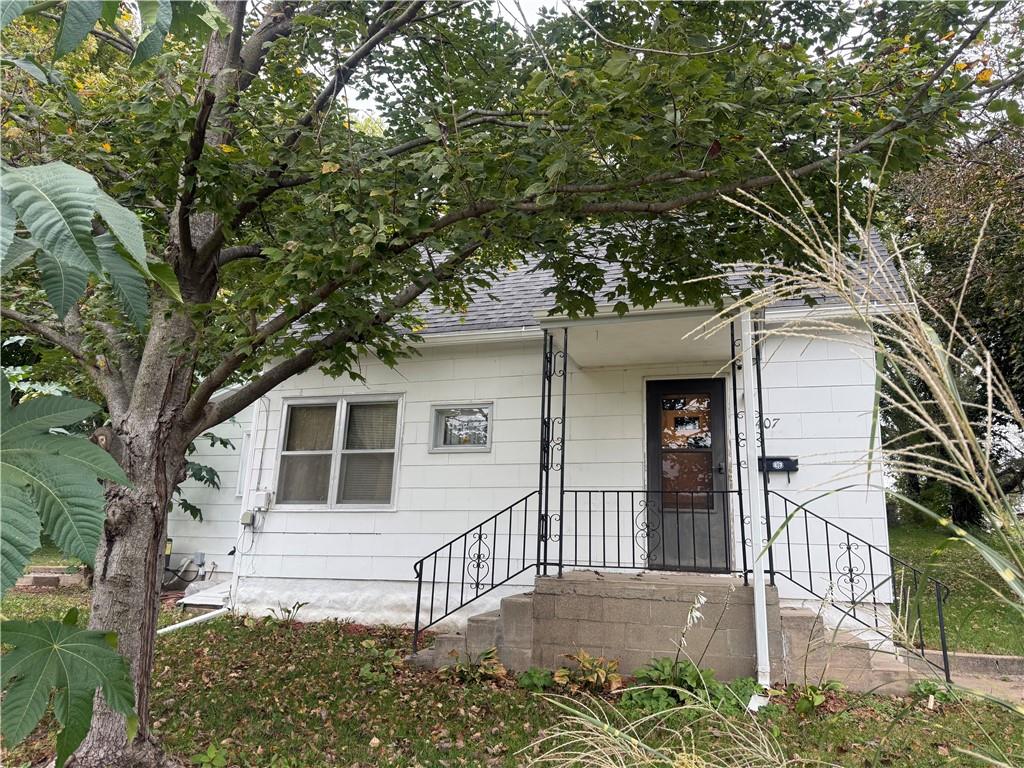 407 E 4th Street Property Photo 1