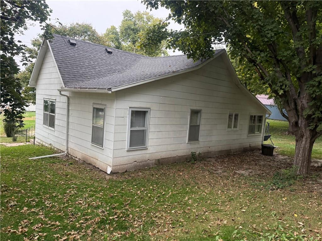407 E 4th Street Property Photo 2
