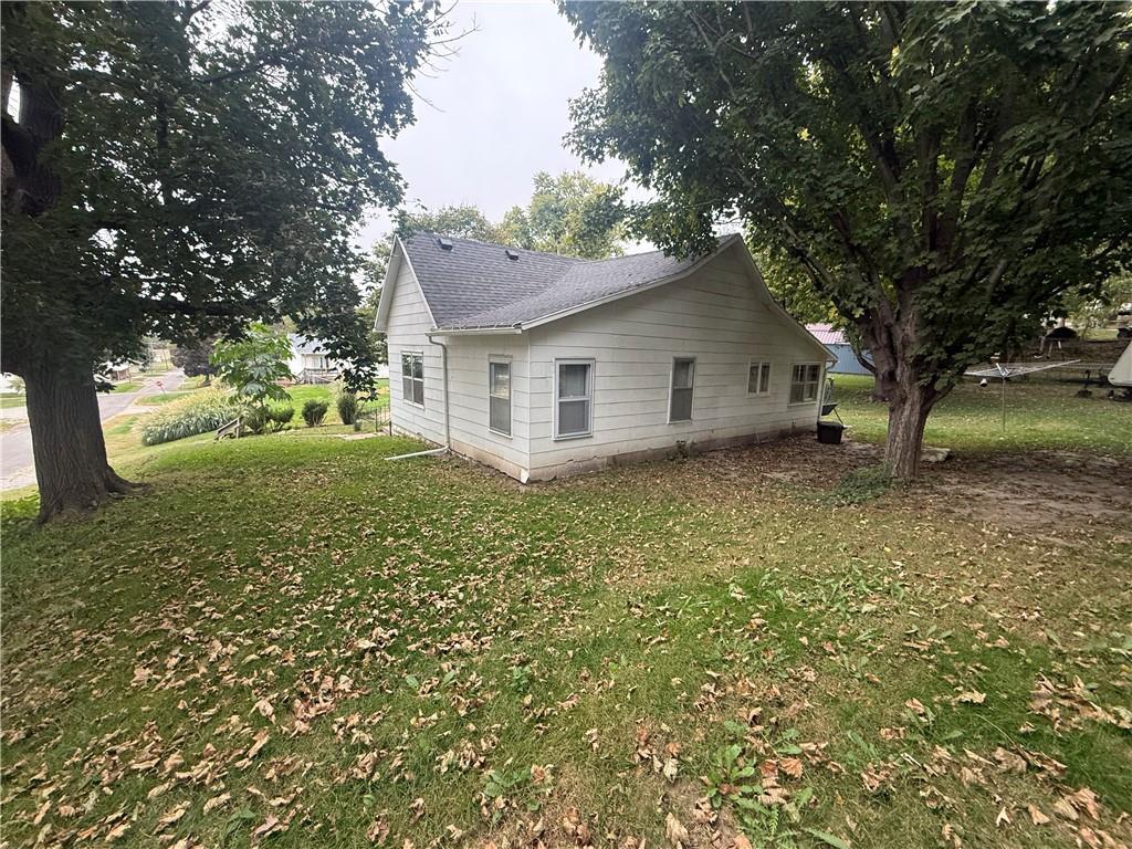 407 E 4th Street Property Photo 6