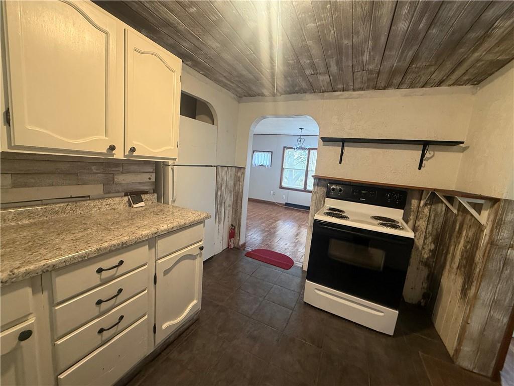 407 E 4th Street Property Photo 10