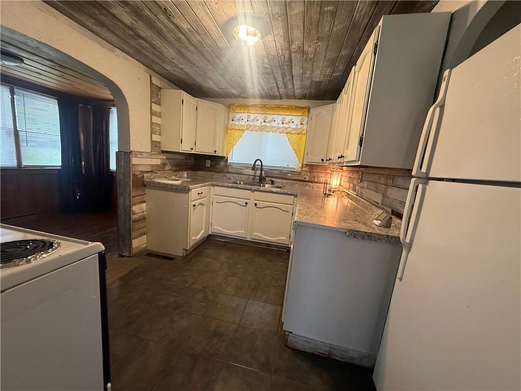 407 E 4th Street Property Photo 11