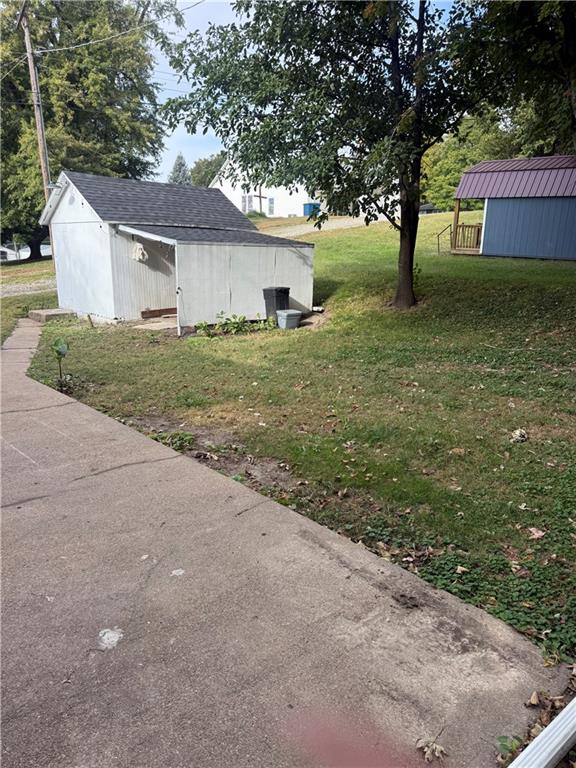 407 E 4th Street Property Photo 15