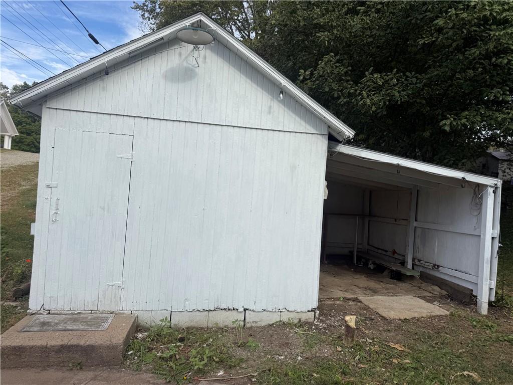 407 E 4th Street Property Photo 16
