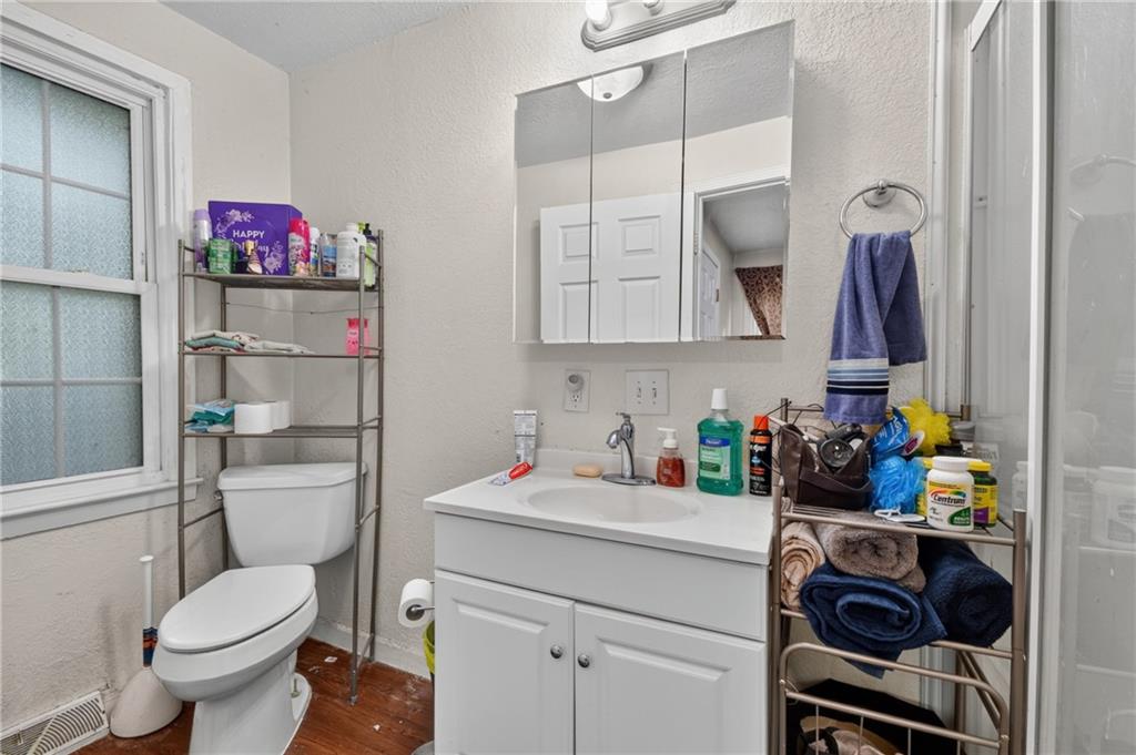 440 W Broadway Street Property Photo 18