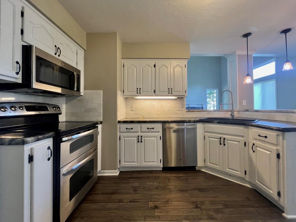 2208 Riviera Drive Property Photo 5