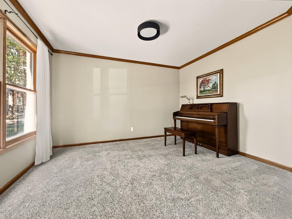 2208 Riviera Drive Property Photo 6