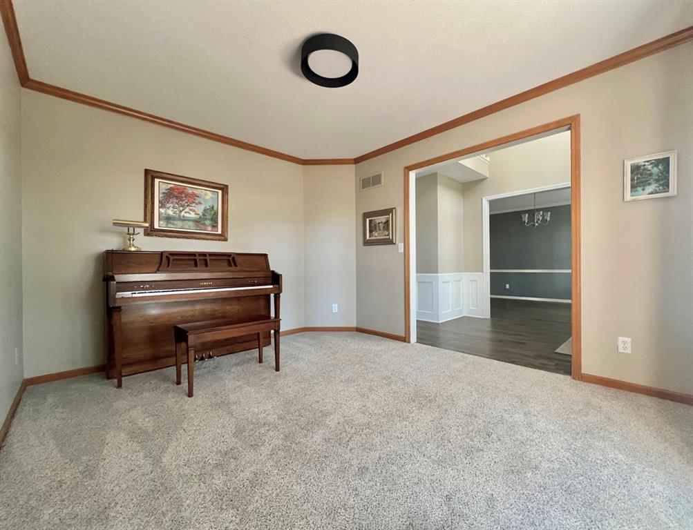 2208 Riviera Drive Property Photo 7