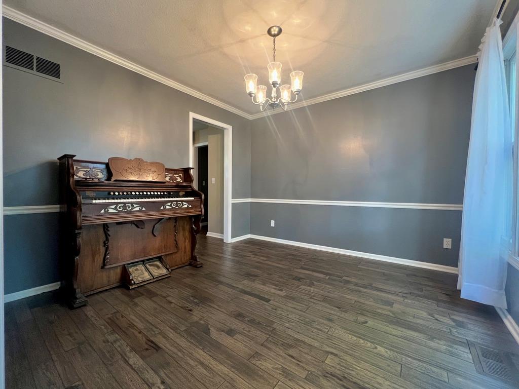 2208 Riviera Drive Property Photo 8
