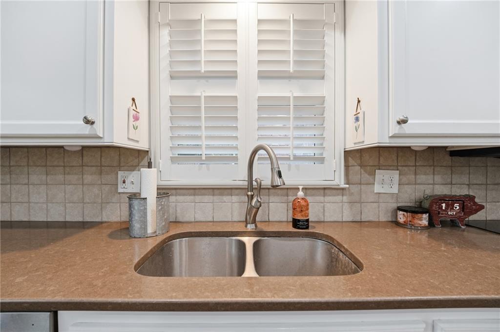 10709 W 101st Street Property Photo 13