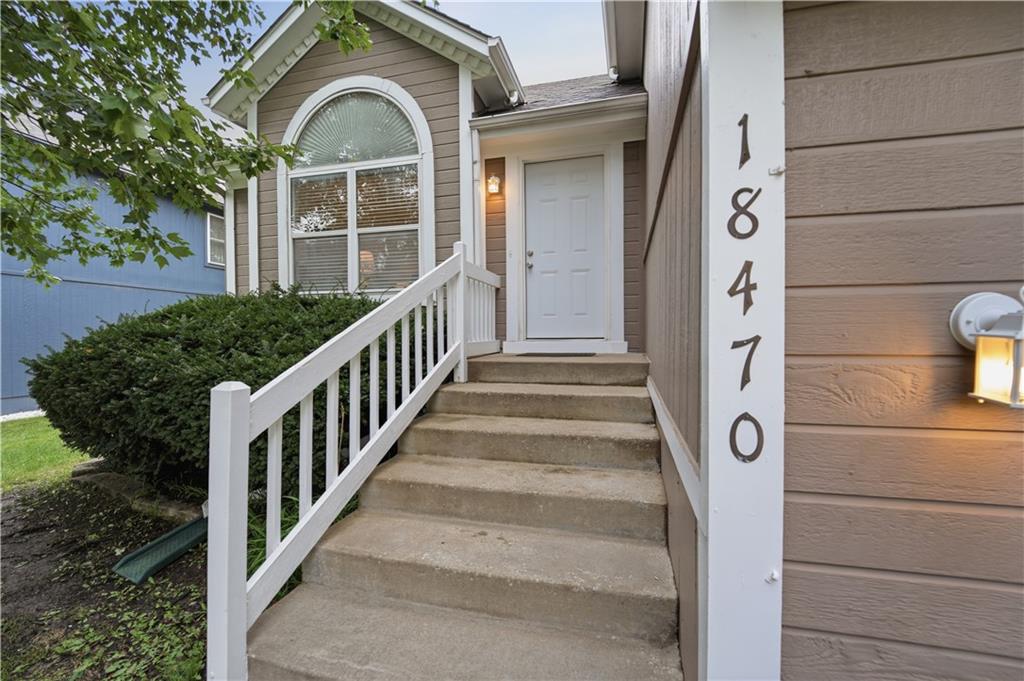 18470 W 161st Street Property Photo 2