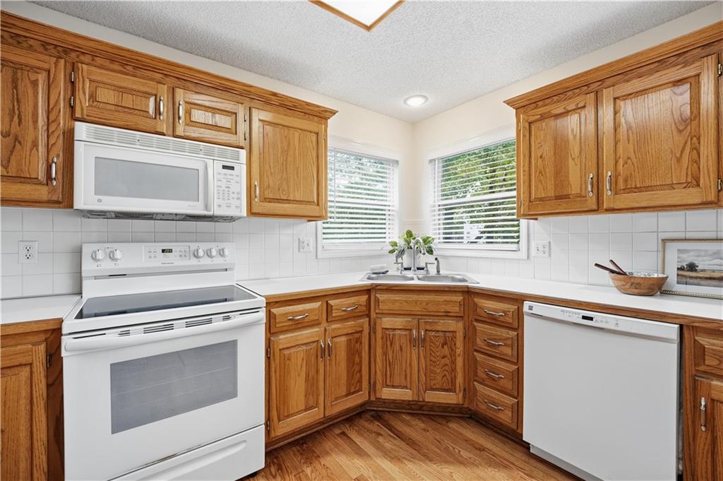 18470 W 161st Street Property Photo 15