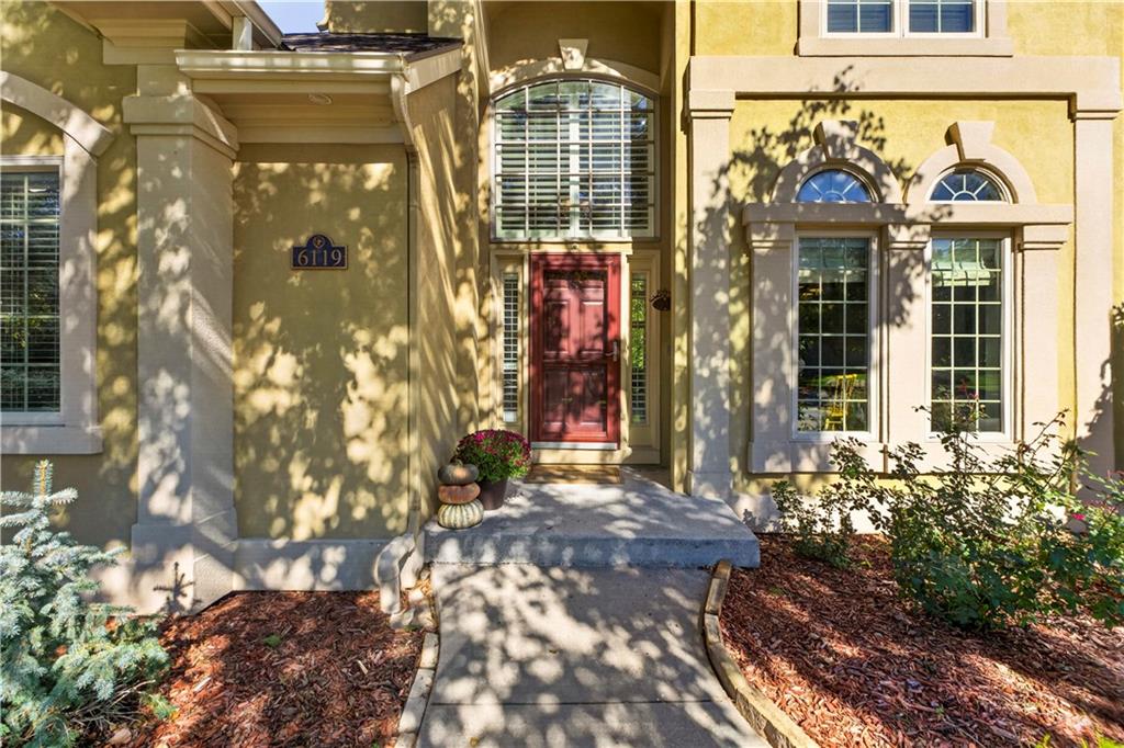 6119 S National Drive Property Photo 4