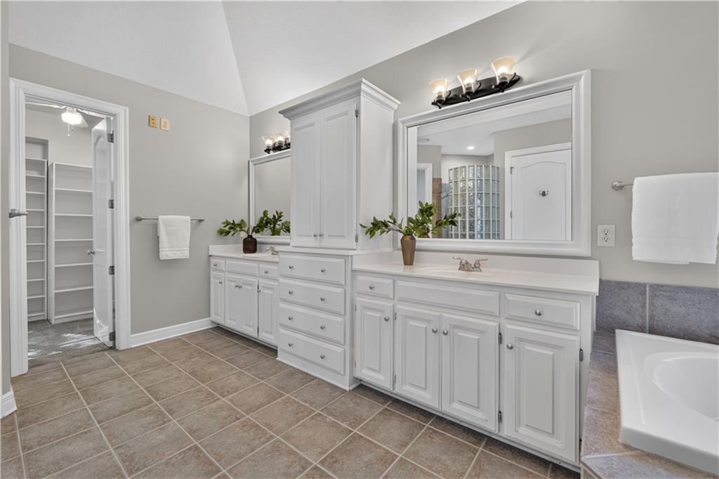 6119 S National Drive Property Photo 38