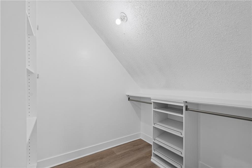 3530 Kenwood Avenue Property Photo 25