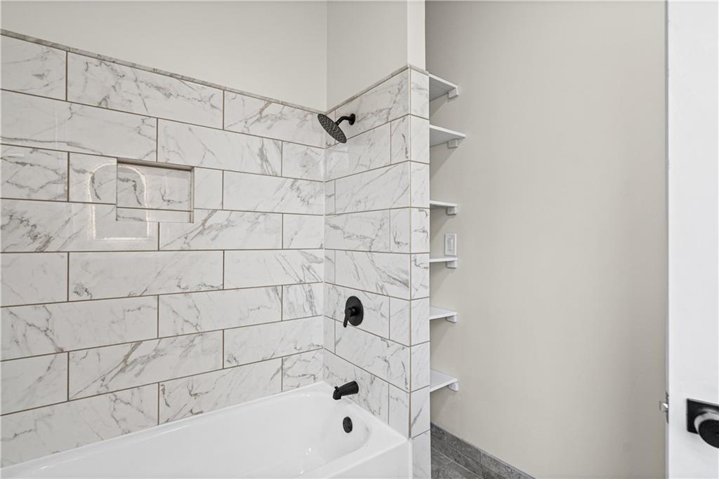 3530 Kenwood Avenue Property Photo 44