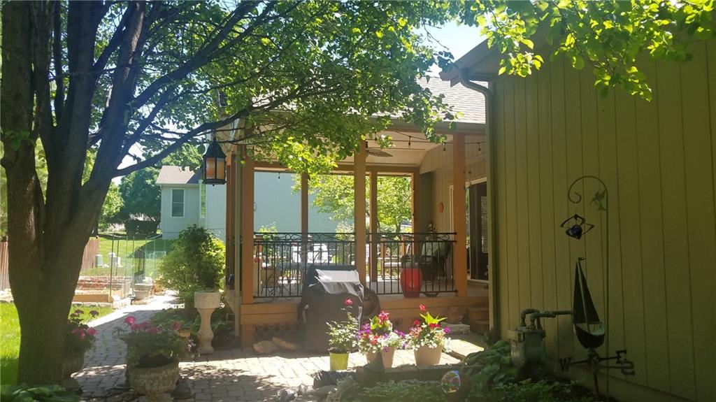8319 Laurelwood Street Property Photo 4