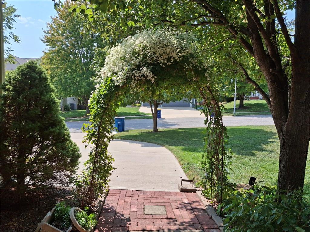 8319 Laurelwood Street Property Photo 6
