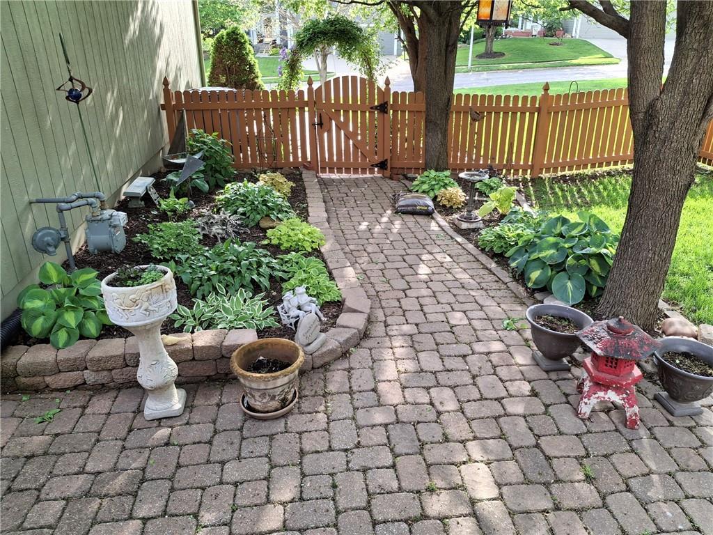 8319 Laurelwood Street Property Photo 7