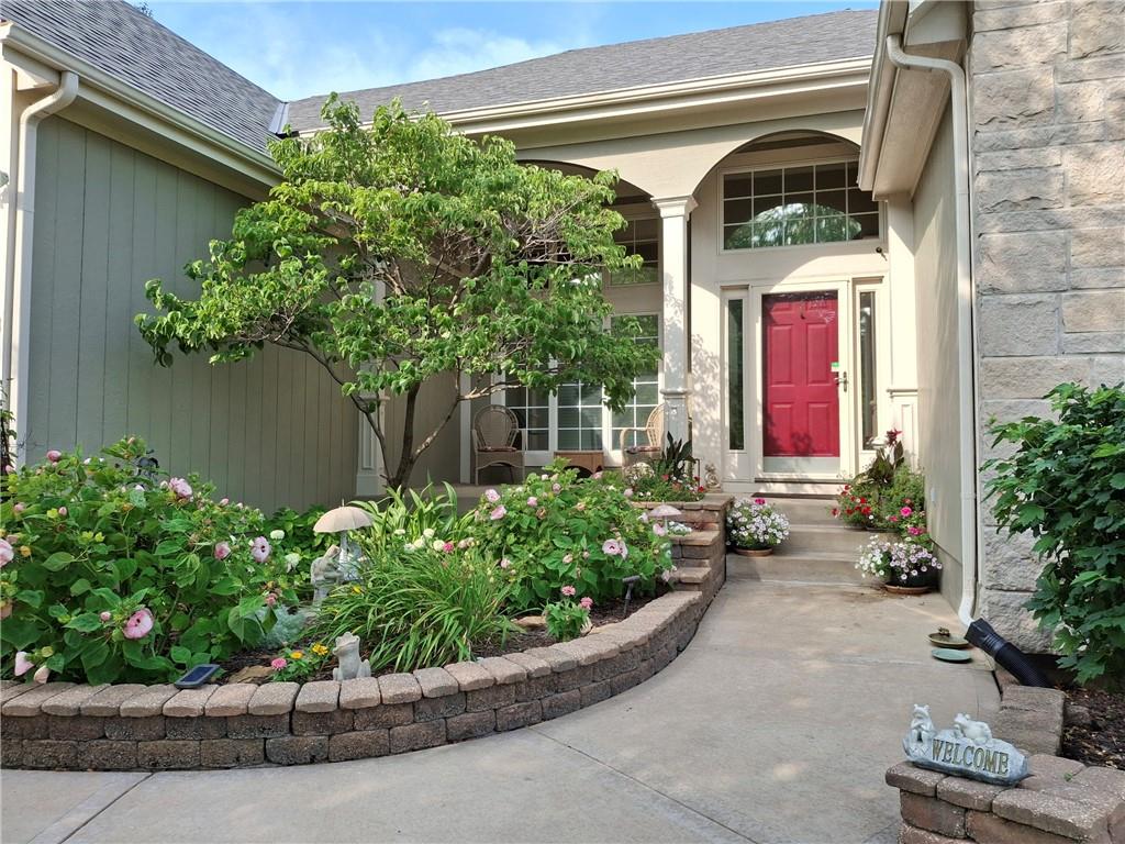 8319 Laurelwood Street Property Photo 8