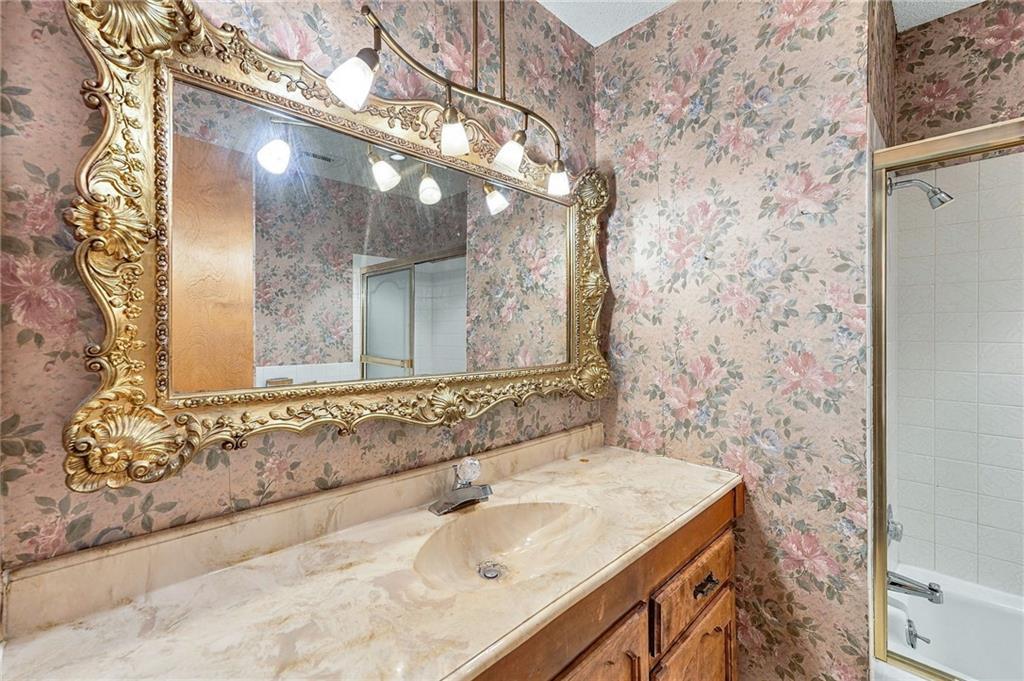 5905 E 210th Street Property Photo 19