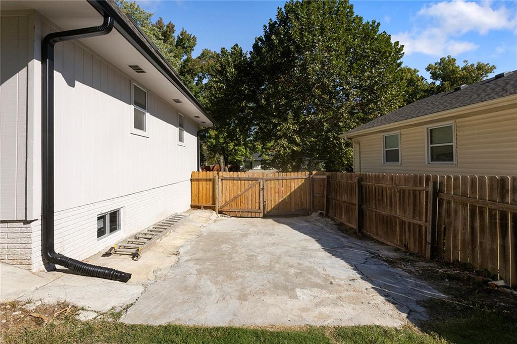 1001 Ne 46th Terrace Property Photo 42
