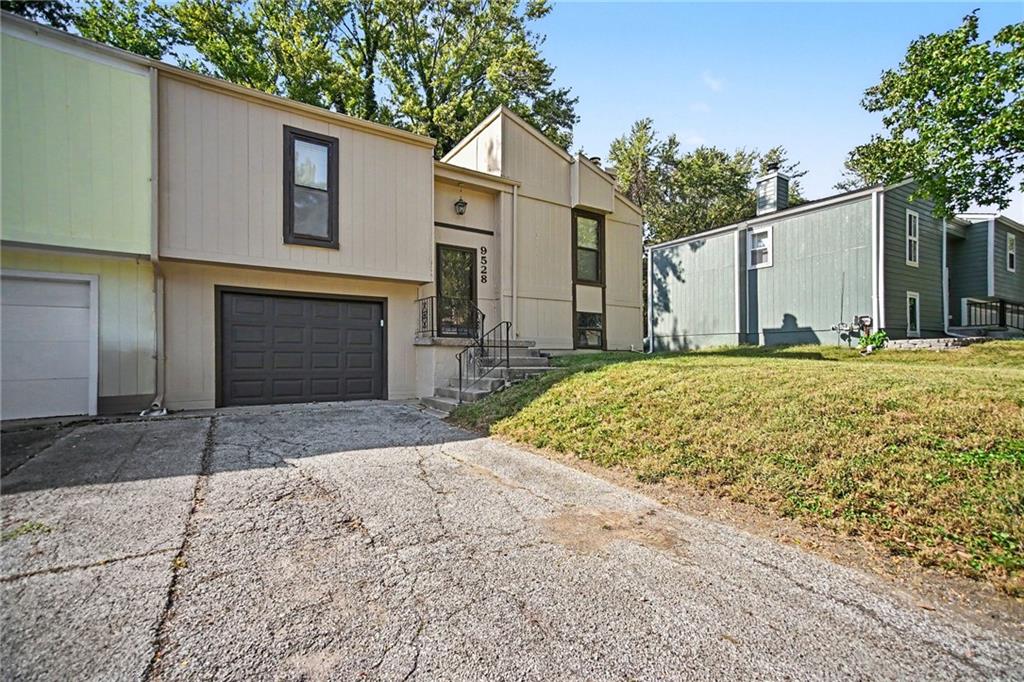 9528 Manning Avenue Property Photo 1