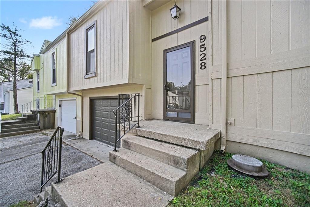 9528 Manning Avenue Property Photo 4