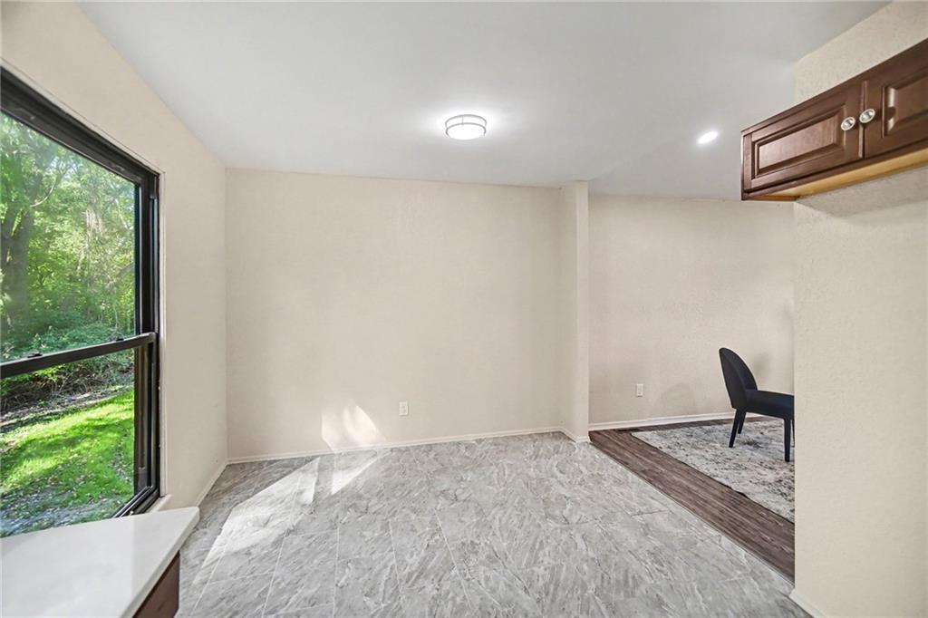 9528 Manning Avenue Property Photo 10