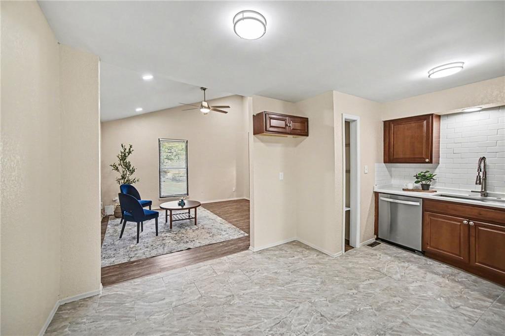 9528 Manning Avenue Property Photo 11