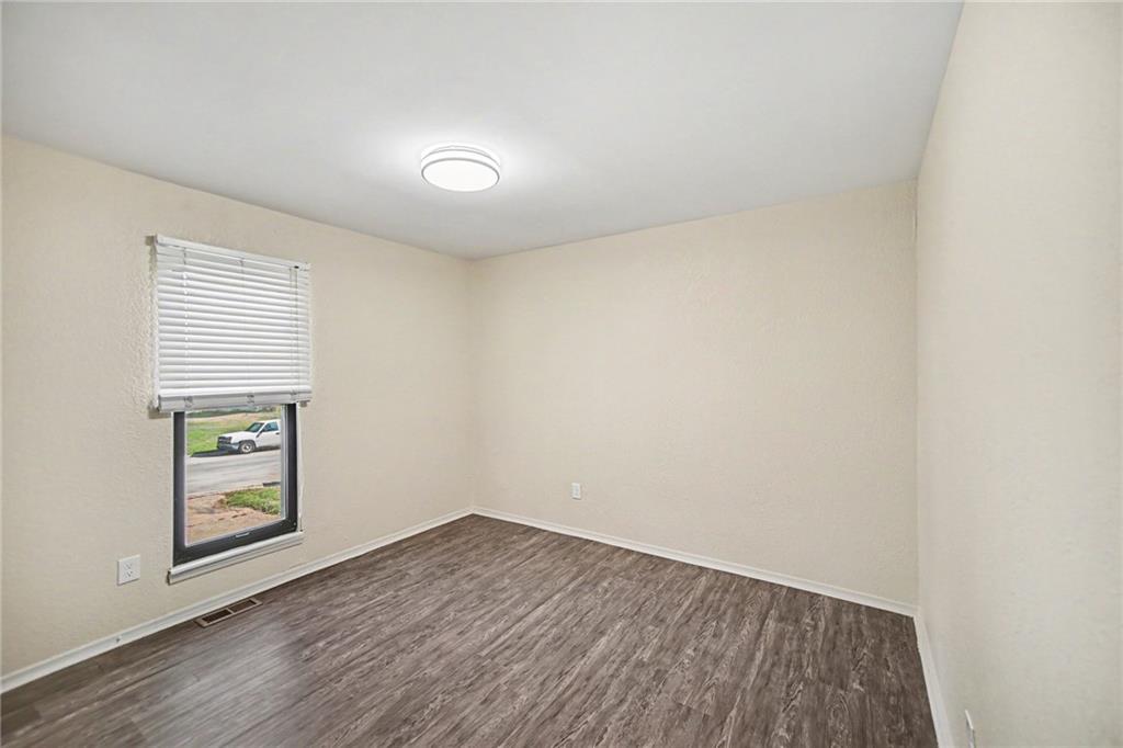 9528 Manning Avenue Property Photo 15