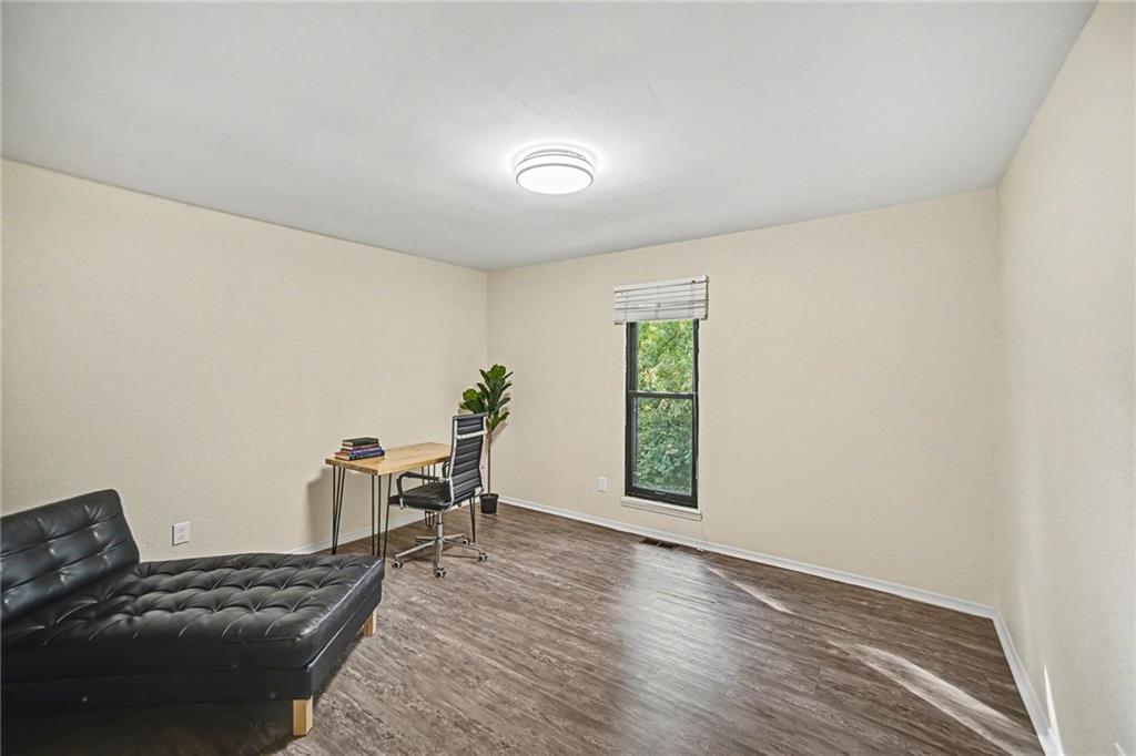 9528 Manning Avenue Property Photo 17
