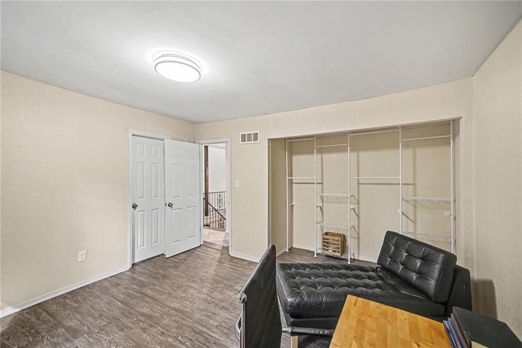 9528 Manning Avenue Property Photo 18