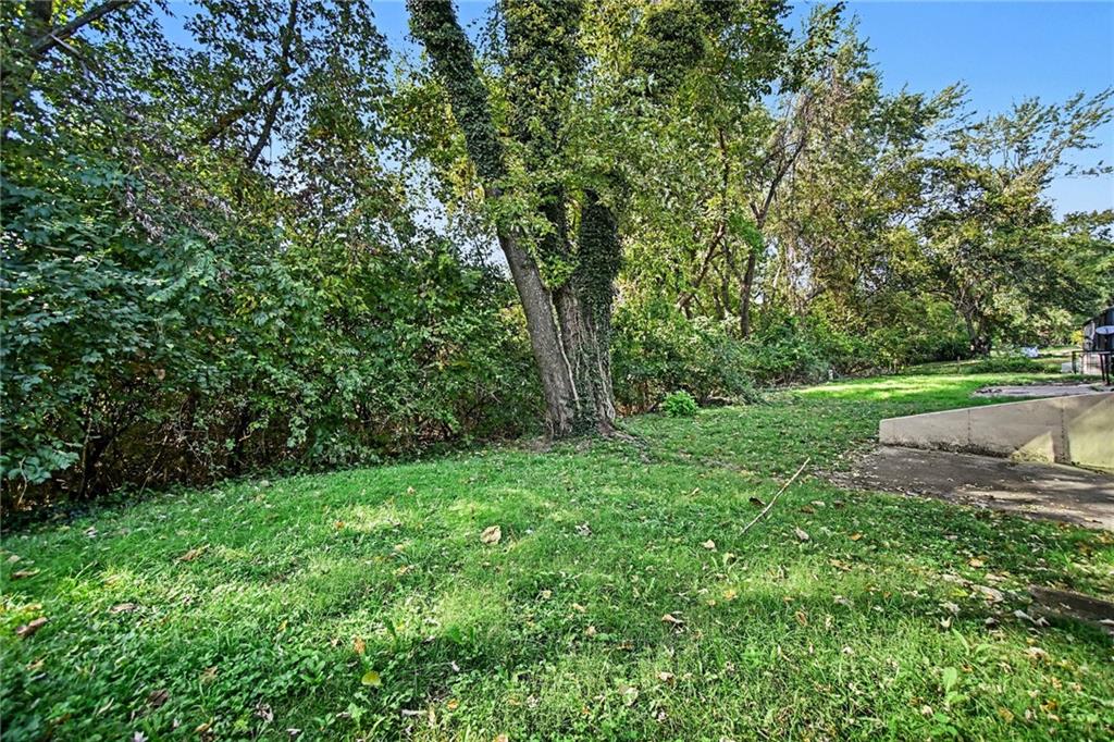 9528 Manning Avenue Property Photo 26