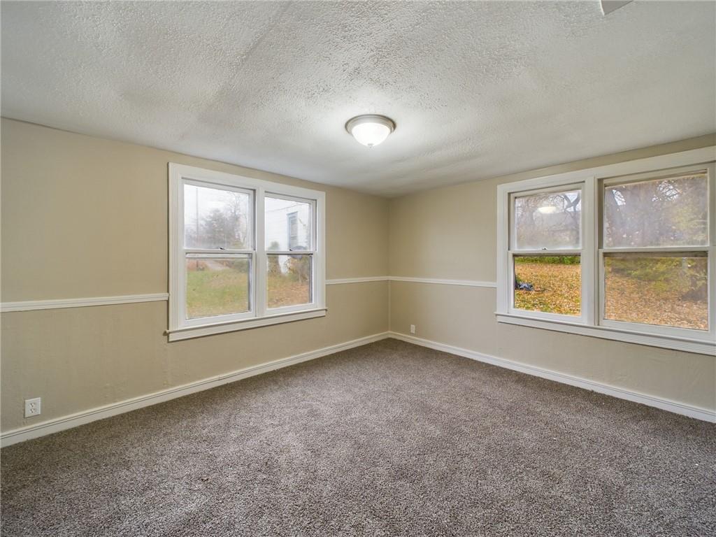1013 W South Avenue Property Photo 7