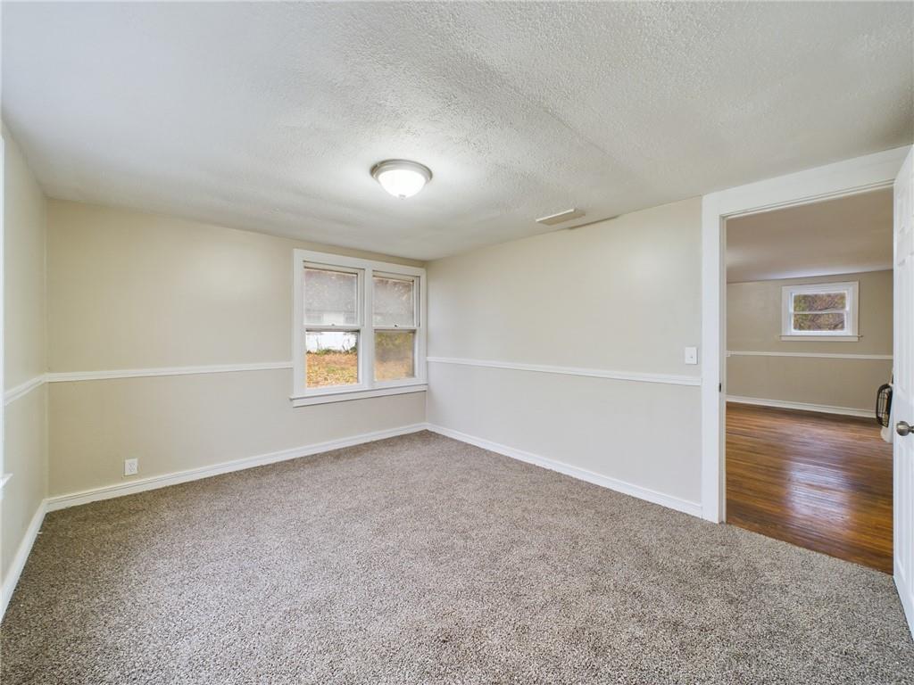 1013 W South Avenue Property Photo 8