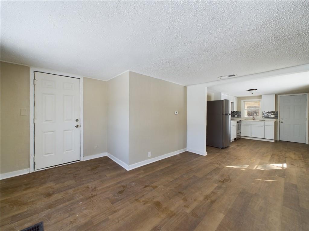 1013 W South Avenue Property Photo 15