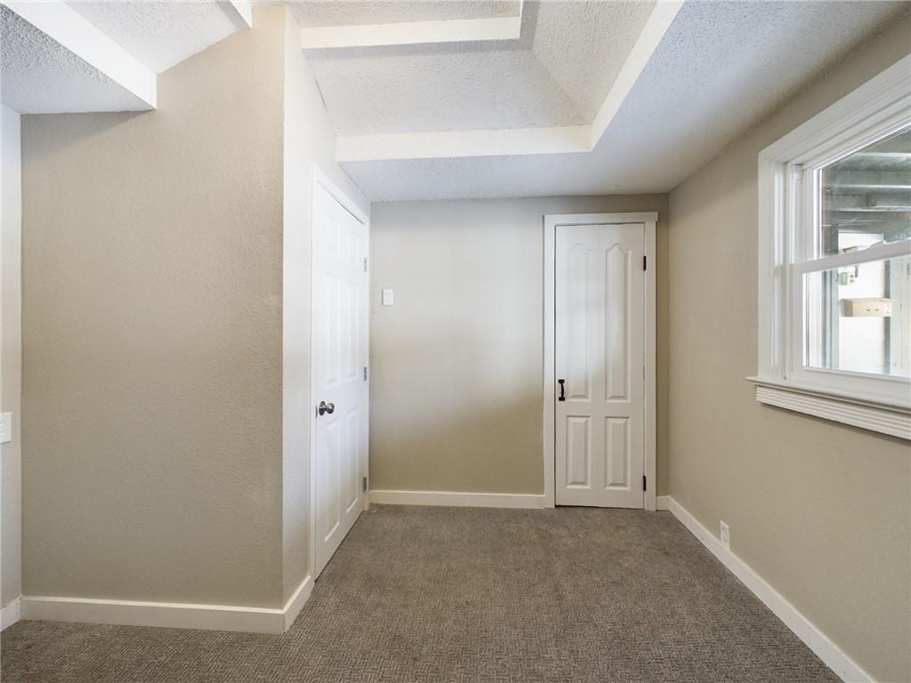 1013 W South Avenue Property Photo 21